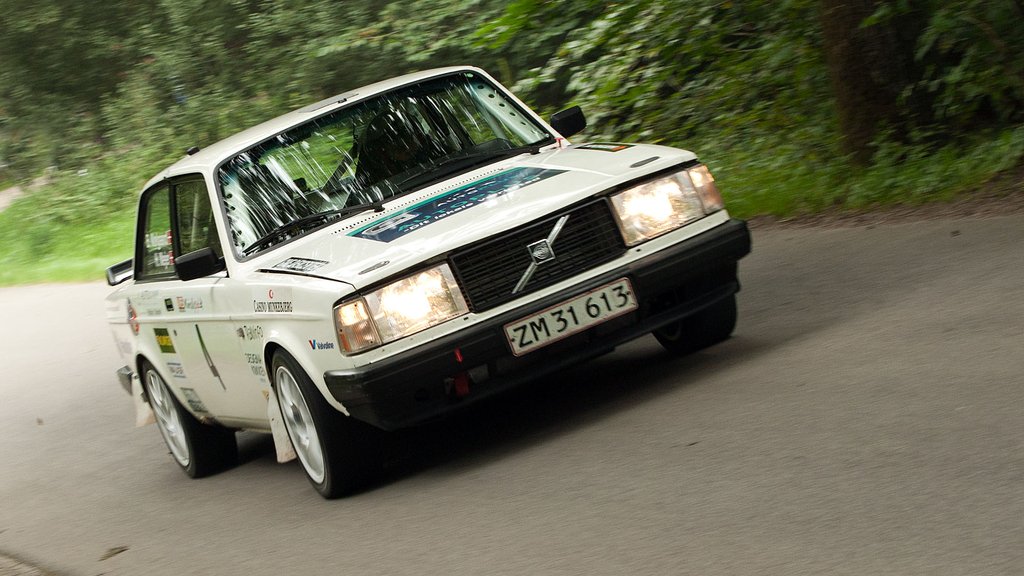 Heino Mejer og Bo Mølgård på et af de få korte lige stykker af specialstrækningen ved Tørskind
(Foto: rallypics.dk - Viggo Johansen)